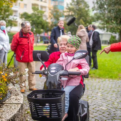 Am 14. Oktober hat die TAG Wohnen in Gera-Lusan die erste Elmo-Station mit Elektrositzrollern für Senioren eröffnet